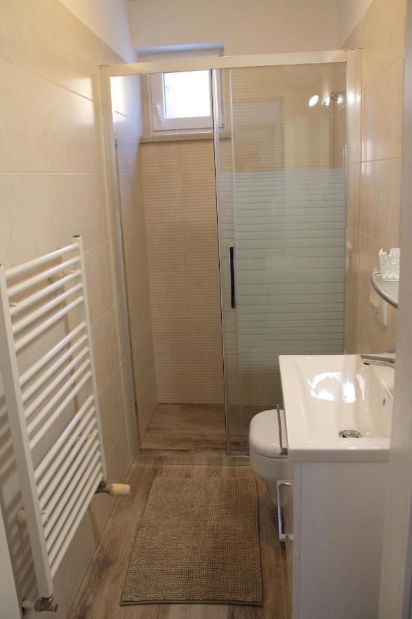 Apartmani Klaudija Valun Eksteriør billede